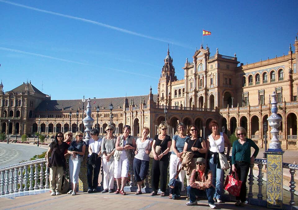 Une immersion linguistique inoubliable au cœur de l'Andalousie : les étudiants de CLIC Séville profitent de la majestueuse Place d'Espagne pour progresser en castillan avec Sherwood School (formation CPF). Une immersion linguistique inoubliable au cœur de l'Andalousie : les étudiants de CLIC Séville profitent de la majestueuse Place d'Espagne pour progresser en castillan avec Sherwood School (formation CPF).