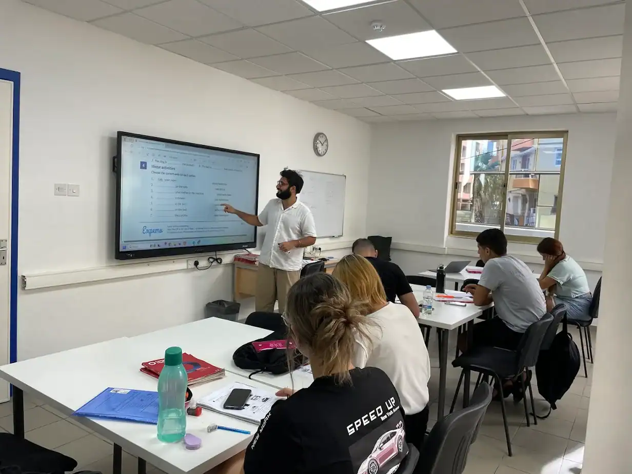 Voyage linguistique en Malte : cours d'anglais avec professeur à St Julian's chez International House (IH) Malta, partenaire de Sherwood School, école de langues à La Baule (formation éligible CPF). Voyage linguistique en Malte : cours d'anglais avec professeur à St Julian's chez International House (IH) Malta, partenaire de Sherwood School, école de langues à La Baule (formation éligible CPF).