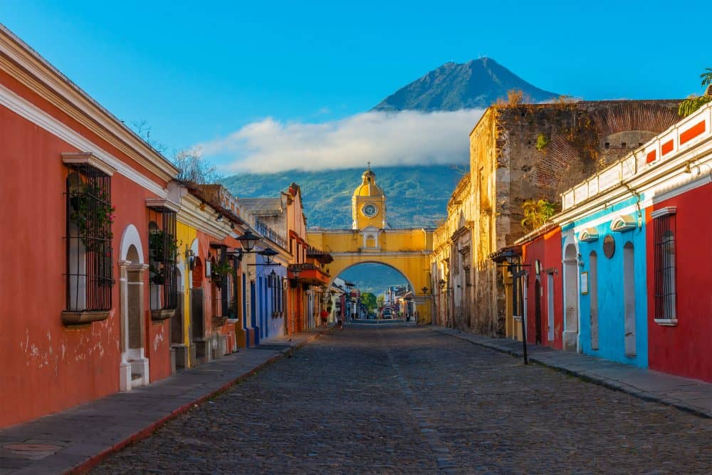 Séjour linguistique à Antigua (Guatemala) avec Sherwood School : vivez une immersion totale en espagnol dans une ville historique, formation éligible au CPF.