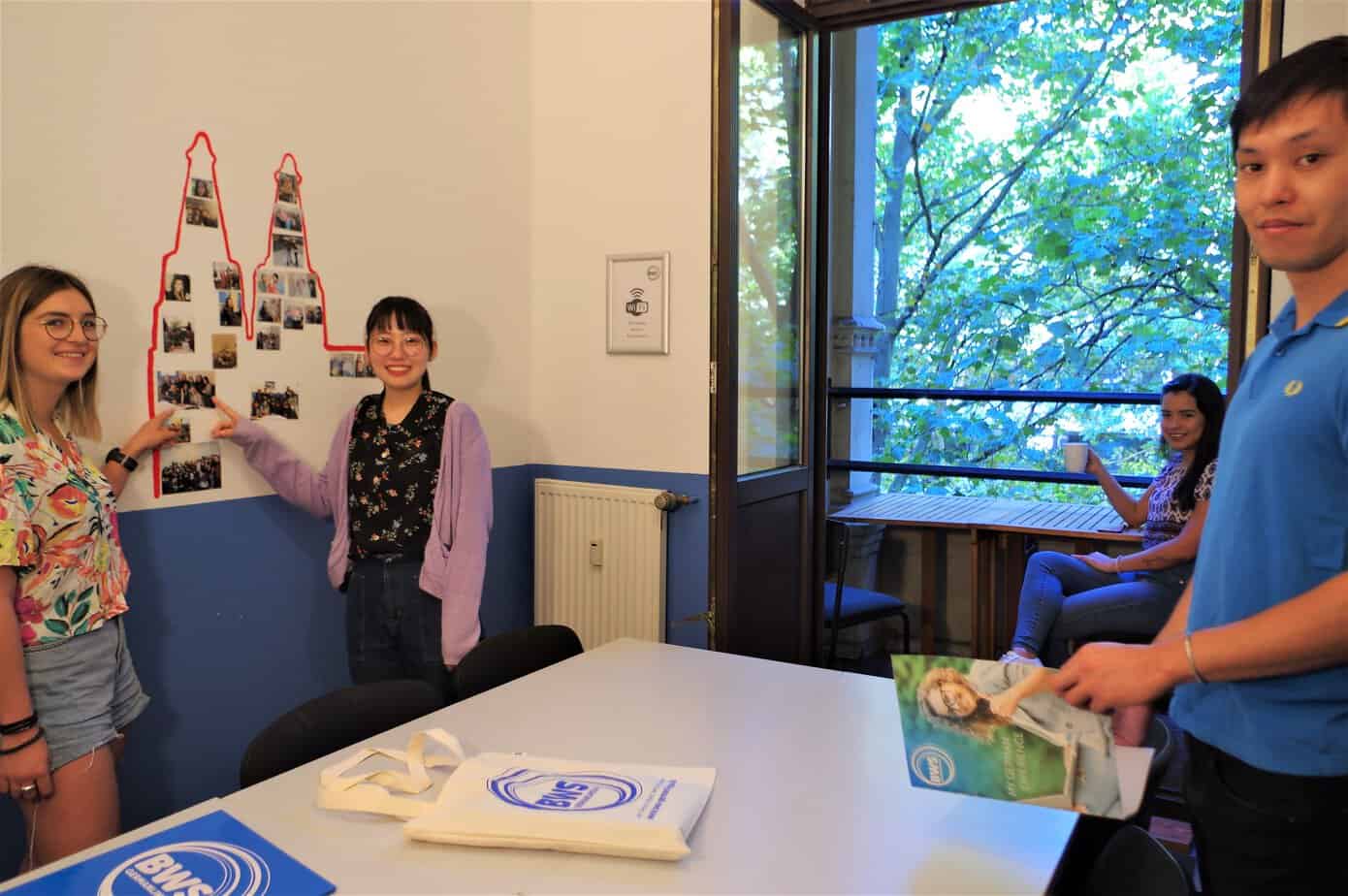 Séjour linguistique pour jeunes et adolescents à Cologne : apprenez l'allemand en Allemagne avec Sherwood School, formation certifiée éligible au CPF. Séjour linguistique pour jeunes et adolescents à Cologne : apprenez l'allemand en Allemagne avec Sherwood School, formation certifiée éligible au CPF.