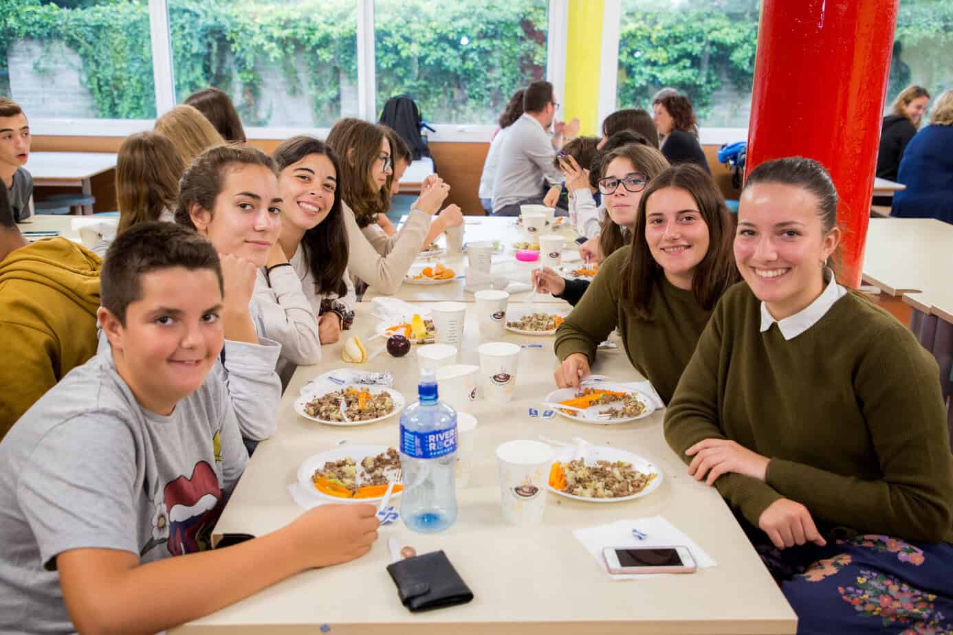 Summer camp à Dublin avec Sherwood School : immersion culturelle et progrès en anglais pour ados dans notre centre partenaire sécurisé.