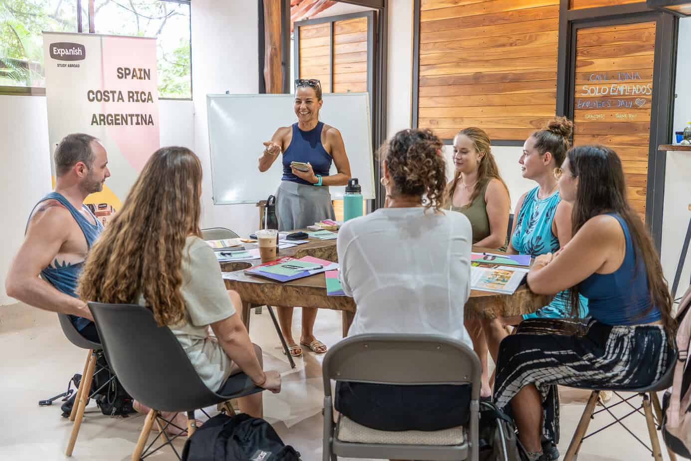 Inmersion linguistique d'espagnol au Costa Rica : optimisez vos compétences avec les cours de notre centre partenaire Expanish et Sherwood School.