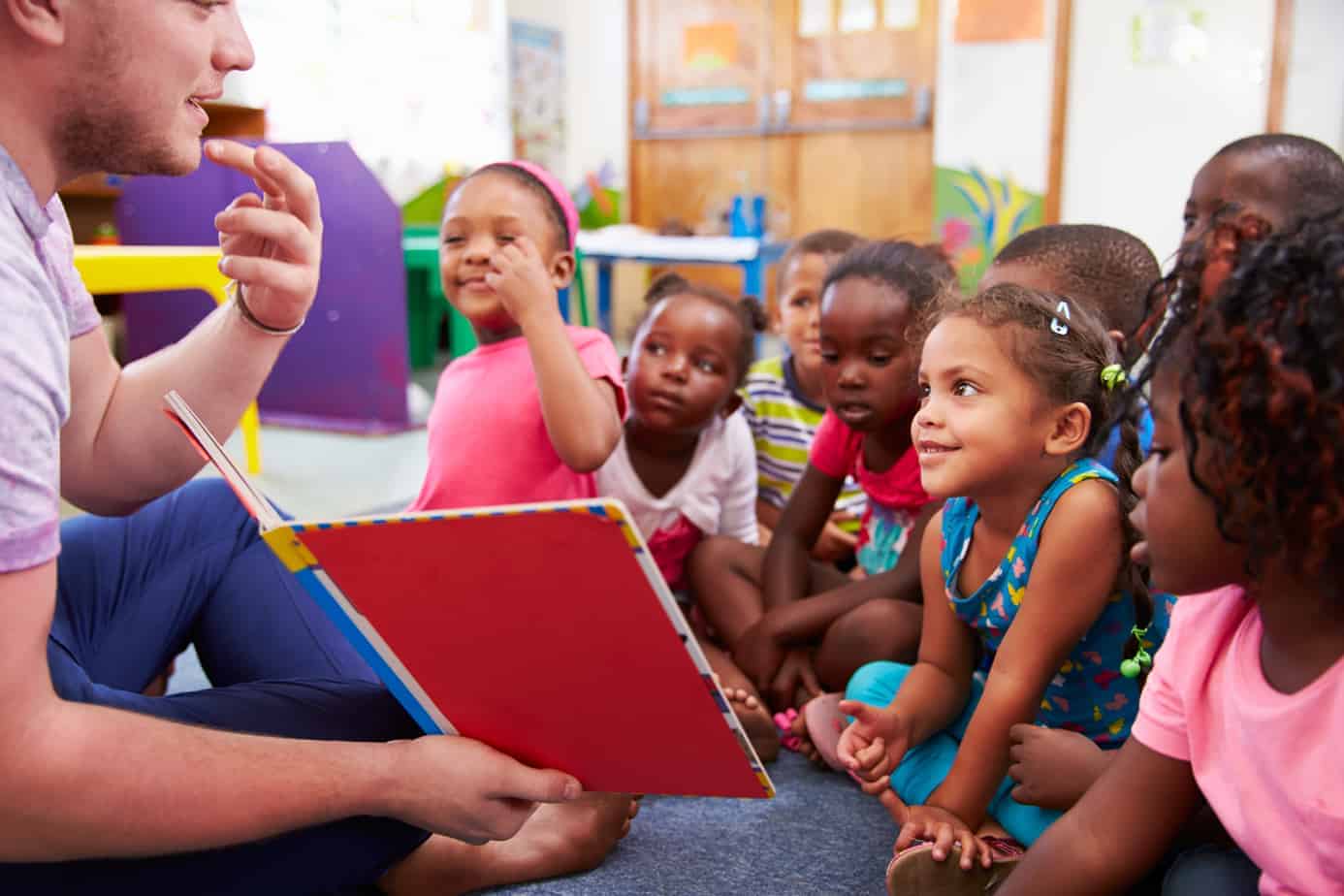 Enseigner les langues aux enfants avec la méthode Montessori grâce à Sherwood School : découvrez nos formations certifiantes éligibles au CPF.