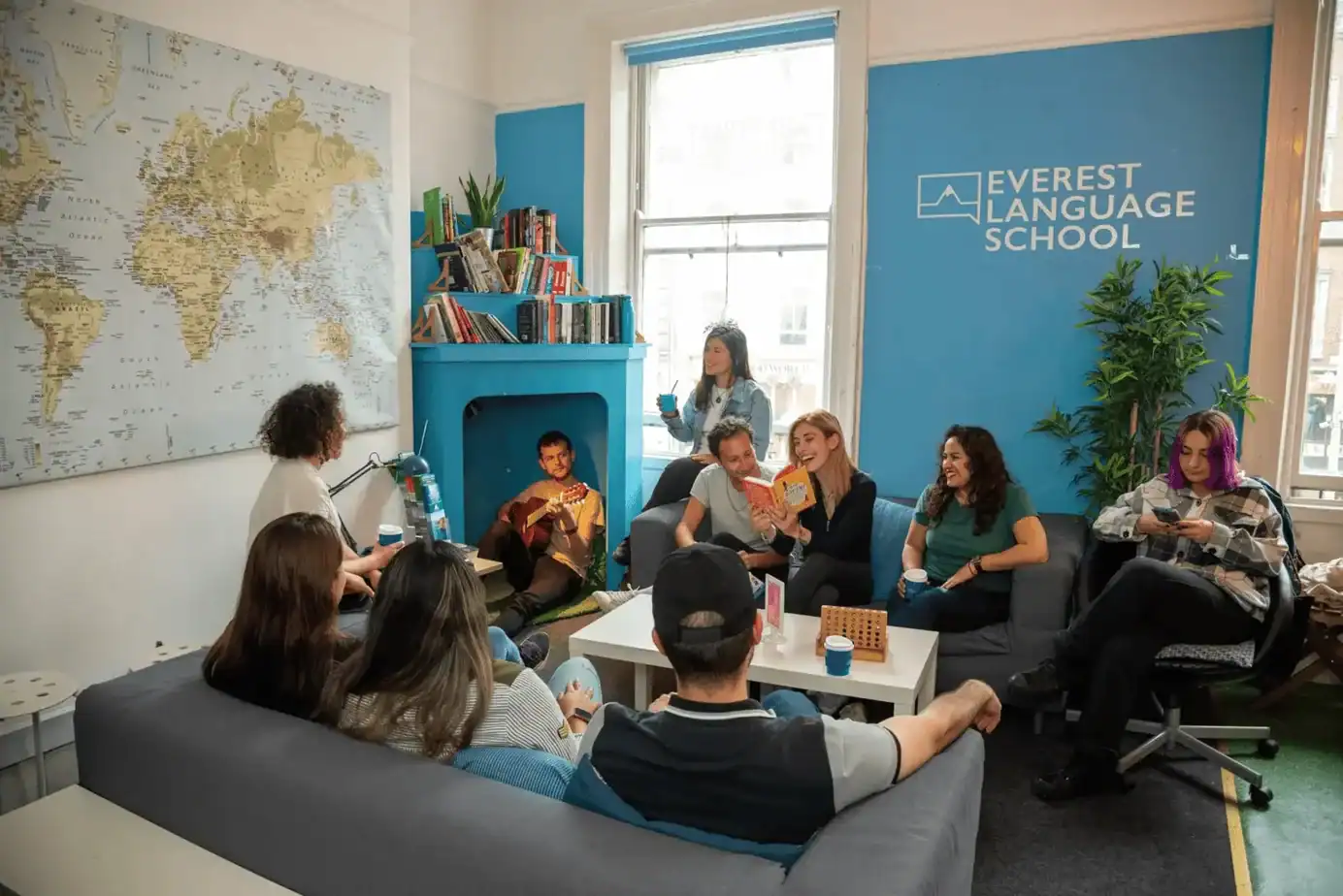 Améliorer son anglais en immersion à Dublin : échange avec des étudiants internationaux chez Everest Language School, partenaire Sherwood School (CPF).