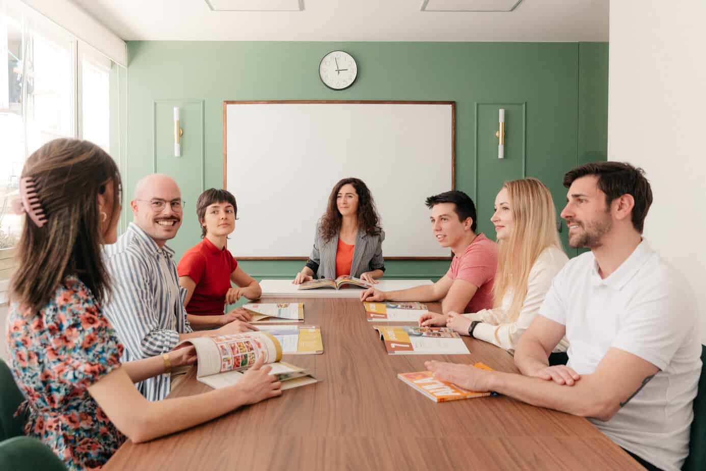 Combiner l'apprentissage intensif et la découverte de la capitale : votre prochain séjour en Espagne avec les cours pour adultes d'Expanish Madrid y Sherwood School (éligible au CPF).