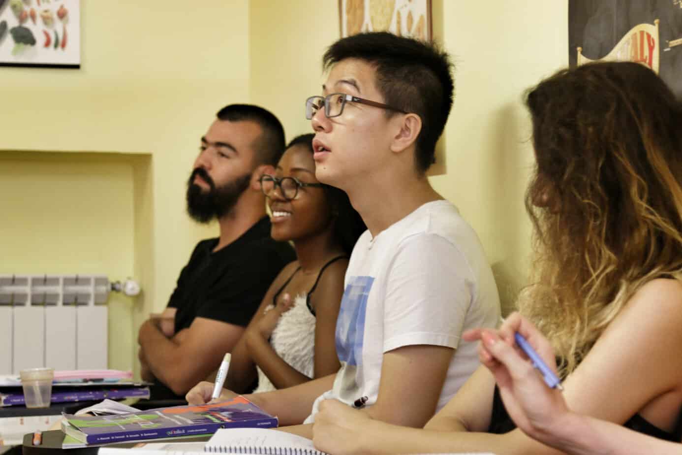 Cours d'italien à Turin avec Sherwood School : séjour linguistique en Italie pour étudiants internationaux, formation certificada et éligible au CPF.