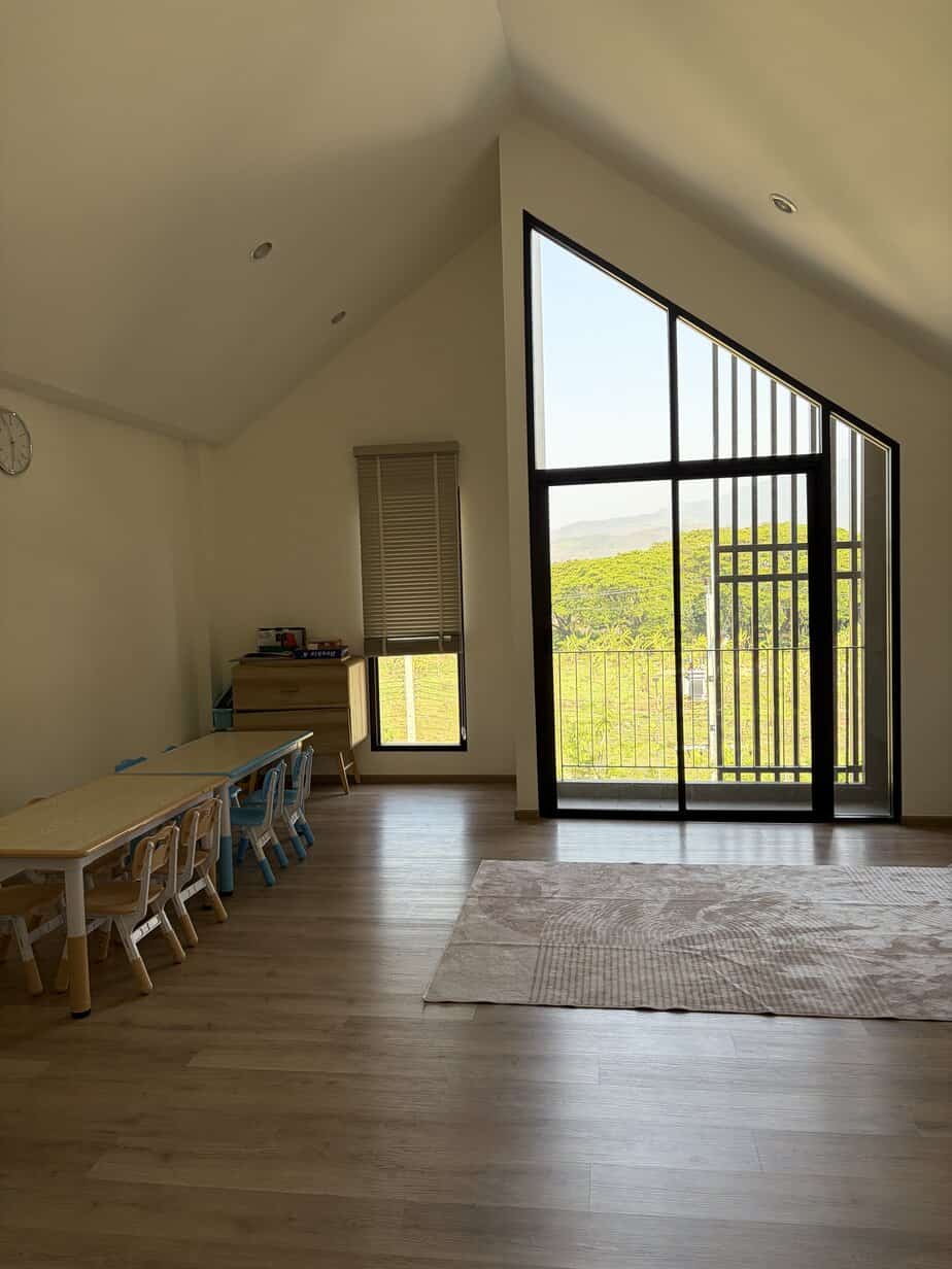 Réussir son apprentissage de l'anglais à Chiang Mai : des cours intensifs de qualité avec notre école partenaire Swift et Sherwood School. Réussir son apprentissage de l'anglais à Chiang Mai : des cours intensifs de qualité avec notre école partenaire Swift et Sherwood School.