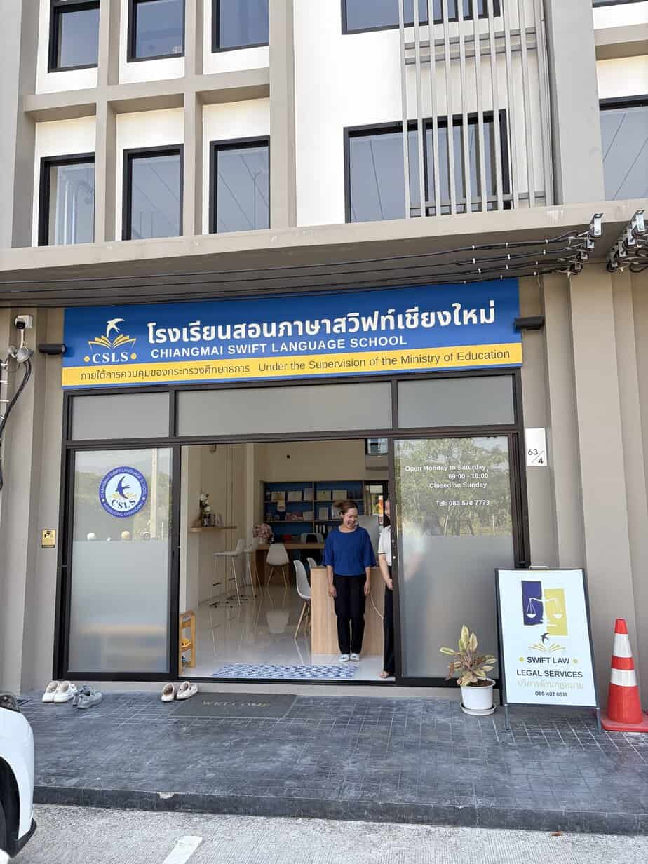 Meilleures écoles d'anglais à Chiang Mai : façade du centre de formation Swift, partenaire de Sherwood School pour vos séjours linguistiques. Meilleures écoles d'anglais à Chiang Mai : façade du centre de formation Swift, partenaire de Sherwood School pour vos séjours linguistiques.