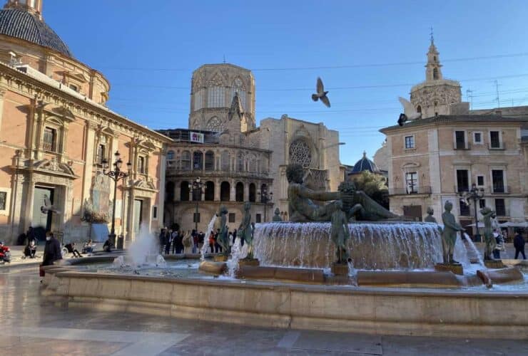 Boostez votre niveau d'espagnol au cœur du centre historique de Valence grâce aux programmes de séjours linguistiques sur mesure de Sherwood School.