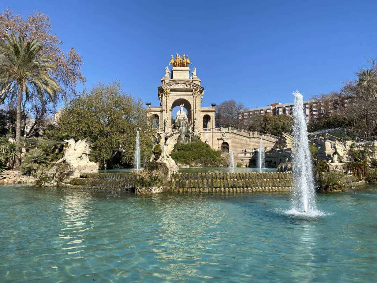 Apprenez l'espagnol en immersion à Barcelone et détendez-vous au Parc de la Ciutadella lors de votre séjour linguistique avec Sherwood School (CPF).