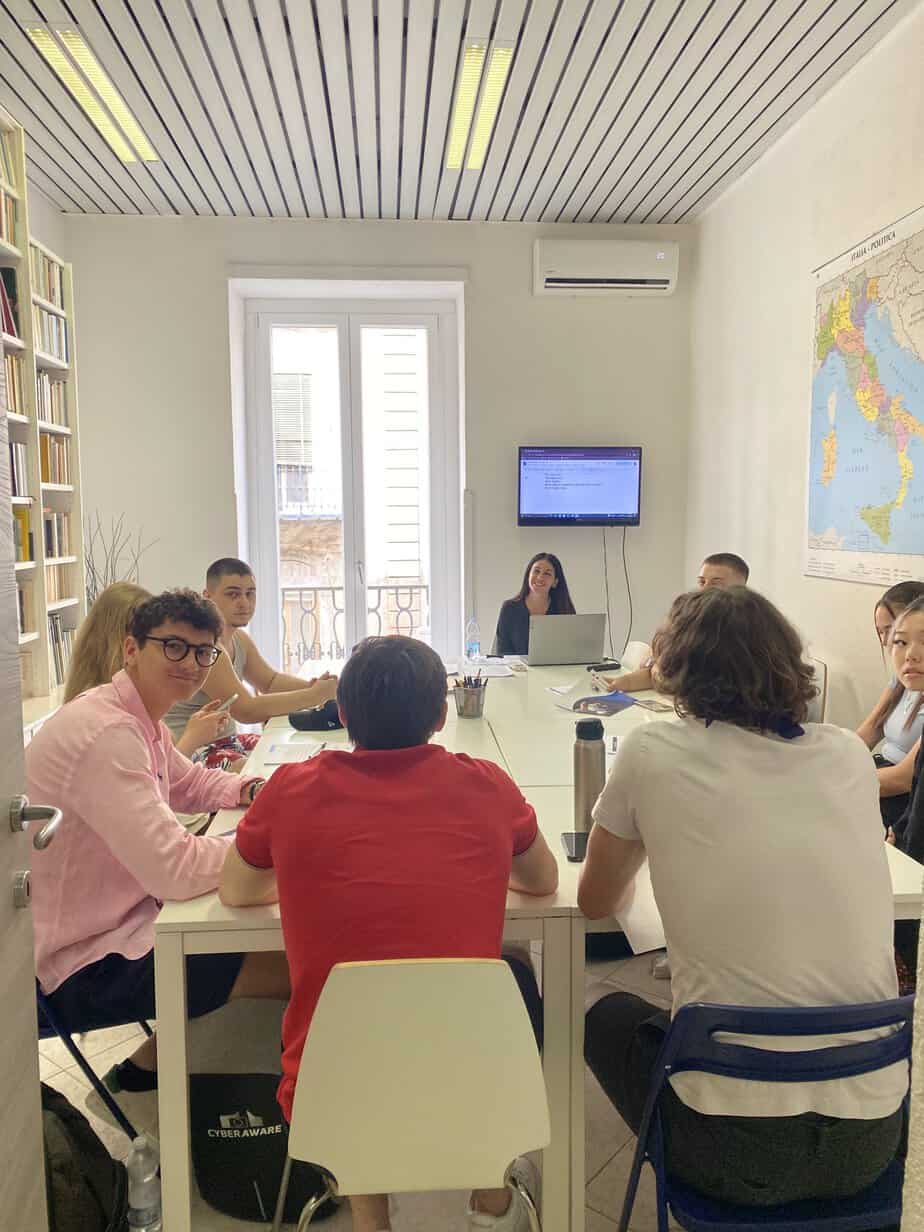 École de langue à Naples avec Sherwood School : apprenez l'italien en Italie grâce à une formation certifiée éligible au CPF. École de langue à Naples avec Sherwood School : apprenez l'italien en Italie grâce à une formation certifiée éligible au CPF.