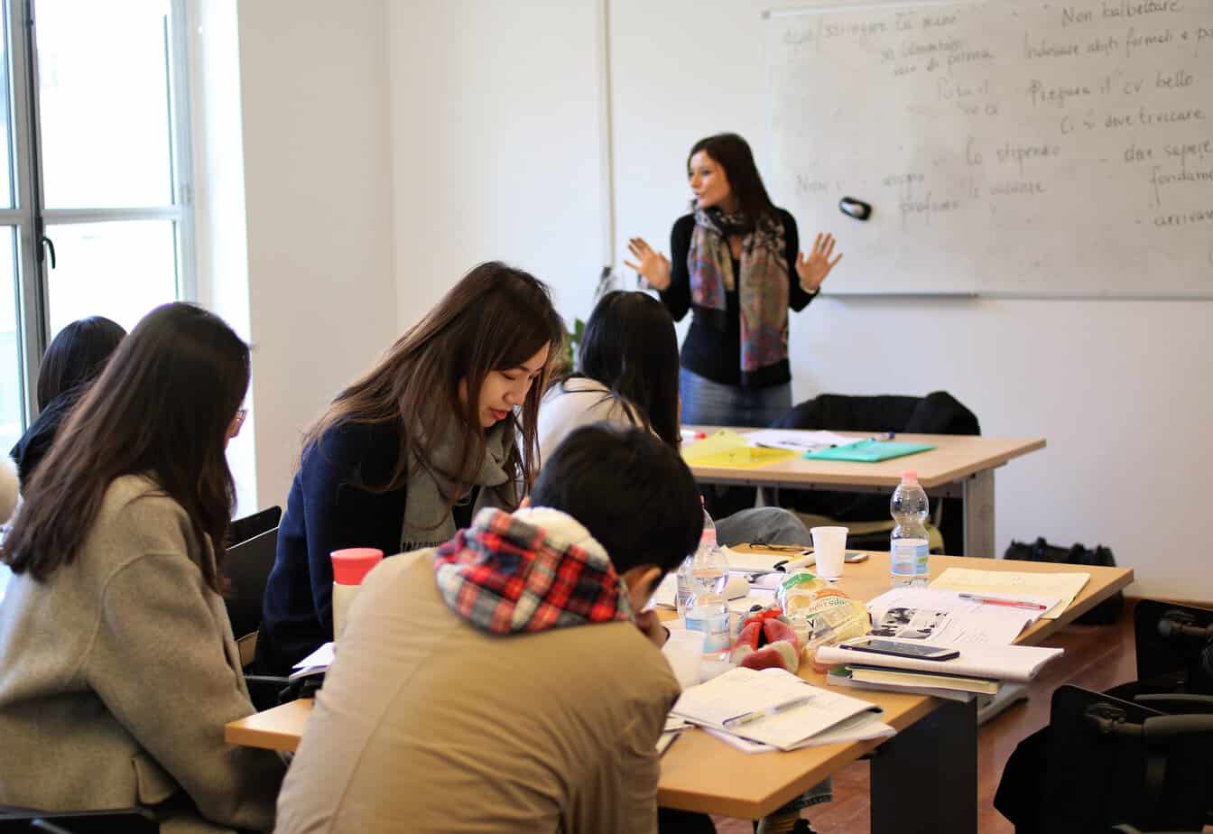 Cours d'italien à Milan avec Sherwood School : formation certifiée éligible au CPF pour apprendre l'italien en petit groupe en Italie. Cours d'italien à Milan avec Sherwood School : formation certifiée éligible au CPF pour apprendre l'italien en petit groupe en Italie.