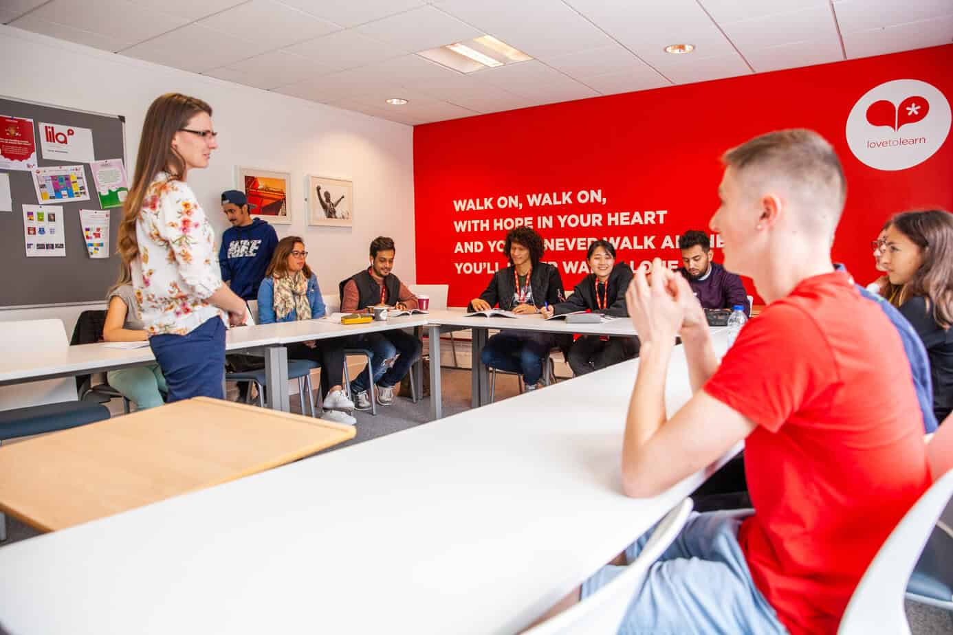 Étudiants internationaux à l'école LILA* Liverpool : apprendre l'anglais en Angleterre avec Sherwood School, formation éligible au CPF. Étudiants internationaux à l'école LILA* Liverpool : apprendre l'anglais en Angleterre avec Sherwood School, formation éligible au CPF.