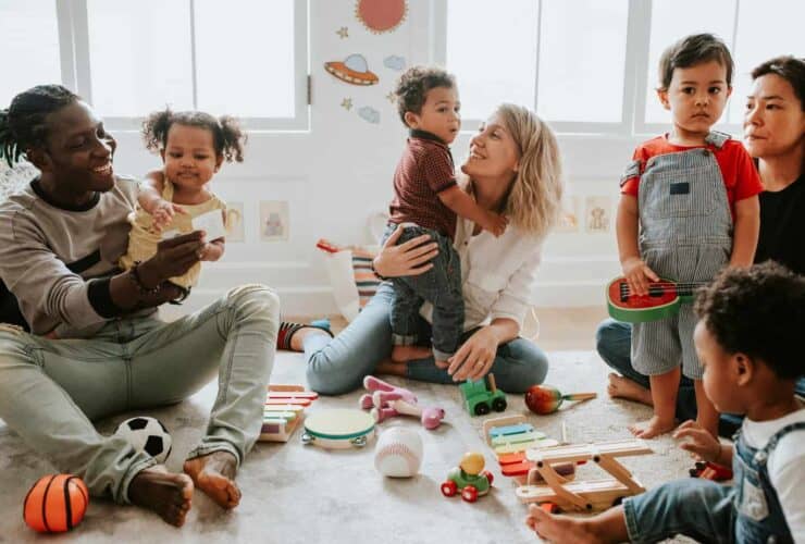 Introduction à la méthode Montessori pour parents et enfants avec Sherwood School : découvrez les clés de la parentalité positive et bienveillante.