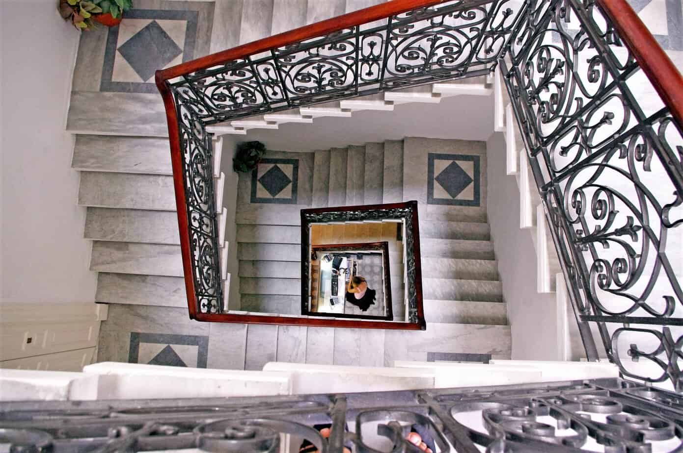 Étudiez l'anglais dans un cadre exceptionnel au cœur de la Méditerranée : l'intérieur typique et chaleureux de l'école Cavendish School à Malte, partenaire de Sherwood School, école de langues à La Baule (formation éligible CPF).