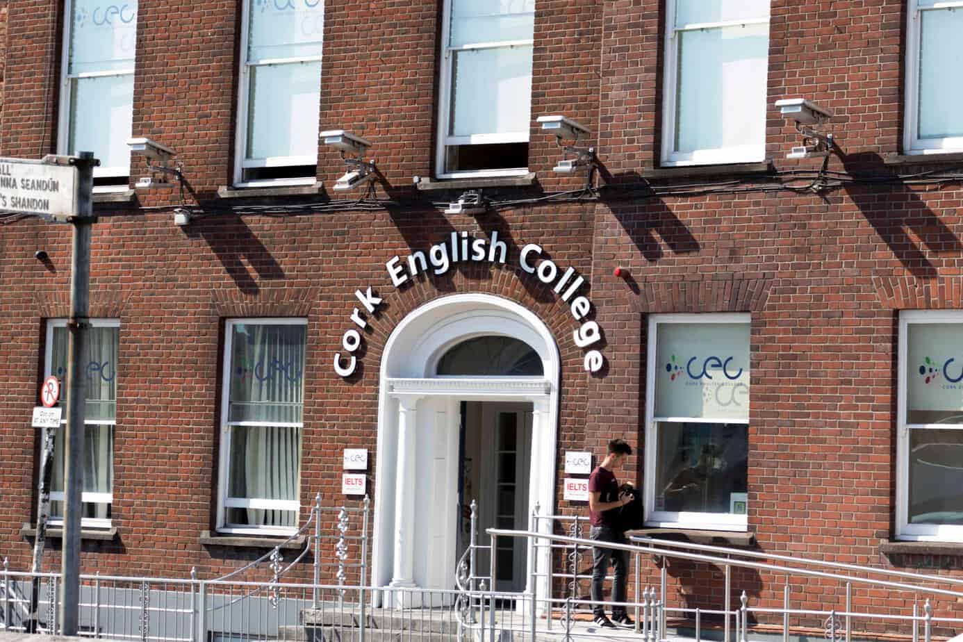 Centre de formation à Cork : vue de l'immeuble de Cork English College (CEC) en Irlande, partenaire de Sherwood School, école de langues à La Baule (éligible CPF).