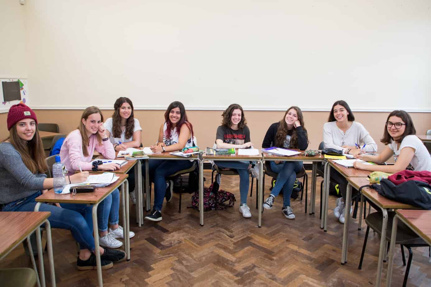 Progrès garantis en anglais à Dublin avec Sherwood School : séjour linguistique et immersion culturelle pour adolescents en centre partenaire.