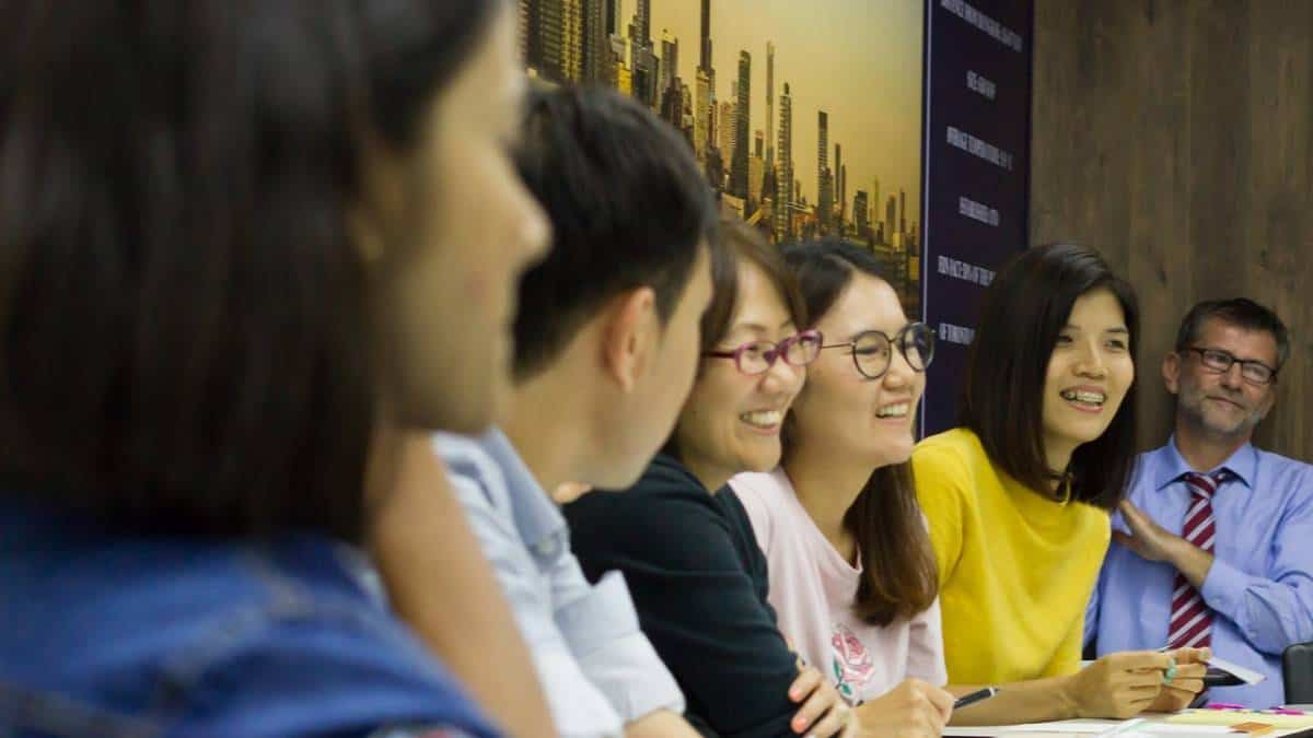 Expérience d'immersion à Bangkok avec Sherwood School : cours d'anglais général, Business English et préparation aux examens pour les étudiants internationaux. Expérience d'immersion à Bangkok avec Sherwood School : cours d'anglais général, Business English et préparation aux examens pour les étudiants internationaux.