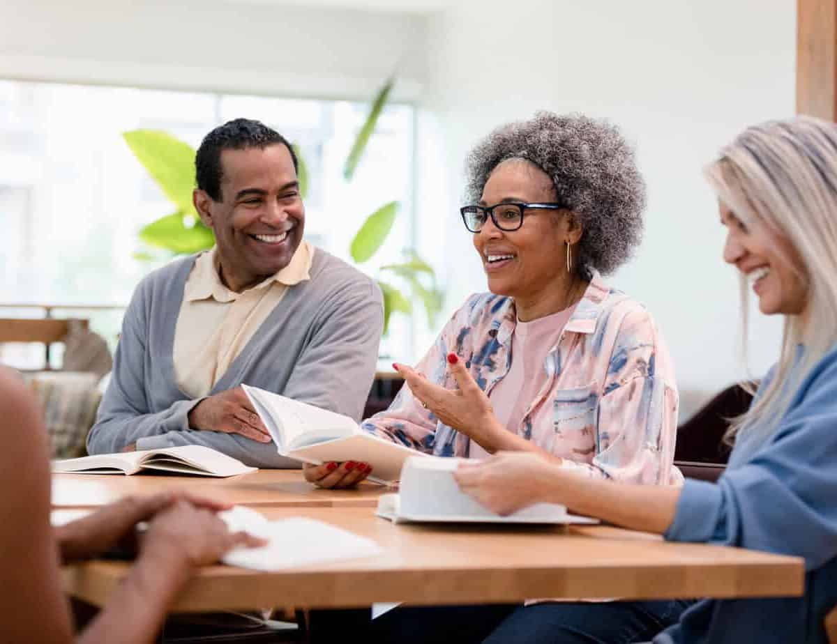 Le plaisir de se former après 40 ou 50 ans : focus sur un apprenant senior en pleine immersion linguistique pour booster sa carrière ou ses projets personnels avec Sherwood School (formation CPF).