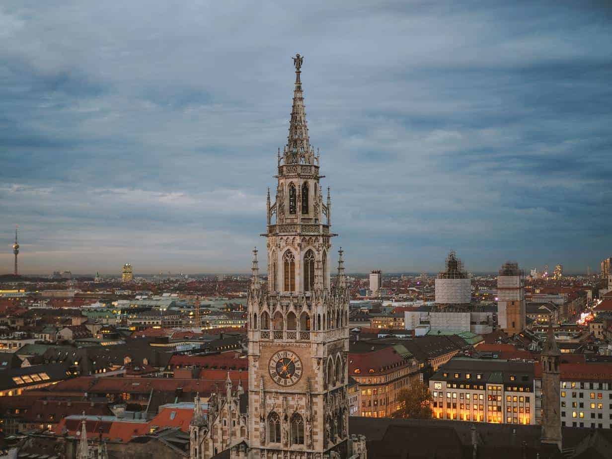 Apprenez l'allemand en immersion à Munich lors d'un séjour linguistique d'exception avec Sherwood School, la formule idéale pour progresser en Bavière (CPF).