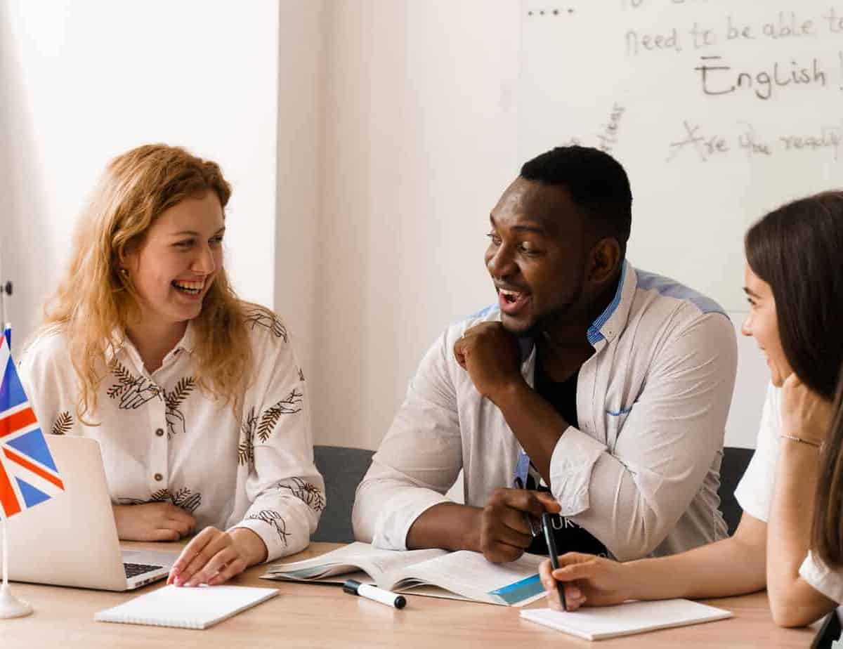 10 bonnes raisons d'apprendre l'anglais avec Sherwood School : boostez votre carrière et votre quotidien grâce à une formation financée par le CPF.