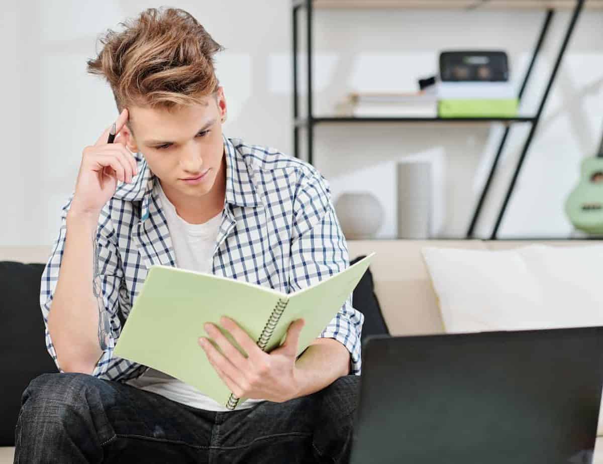 Cours de langues et séjours linguistiques pour adolescents avec Sherwood School : préparez l'avenir de vos enfants grâce à une immersion sur mesure.