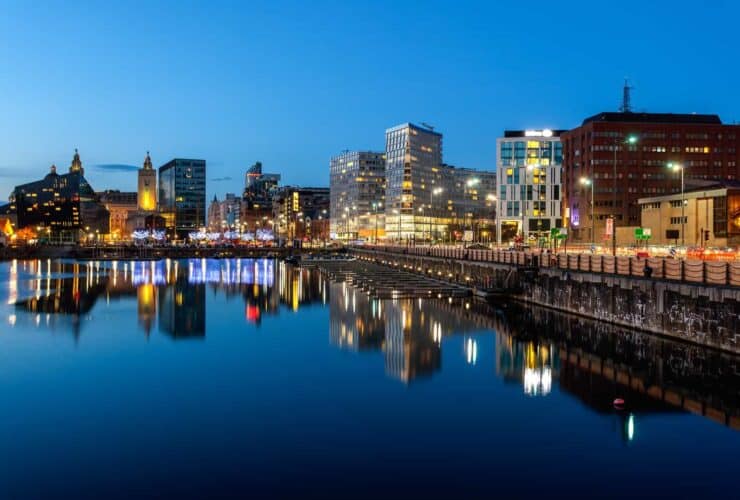 Apprenez l'anglais en immersion à Liverpool lors d'un séjour linguistique unique avec Sherwood School, la formule idéale pour progresser au Royaume-Uni (CPF).