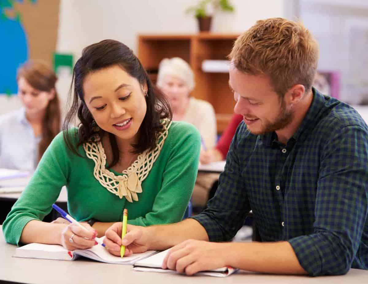 Cours de langues en présentiel ou en visio avec Sherwood School : choisissez la formule sur mesure adaptée à votre rythme et financée par le CPF.